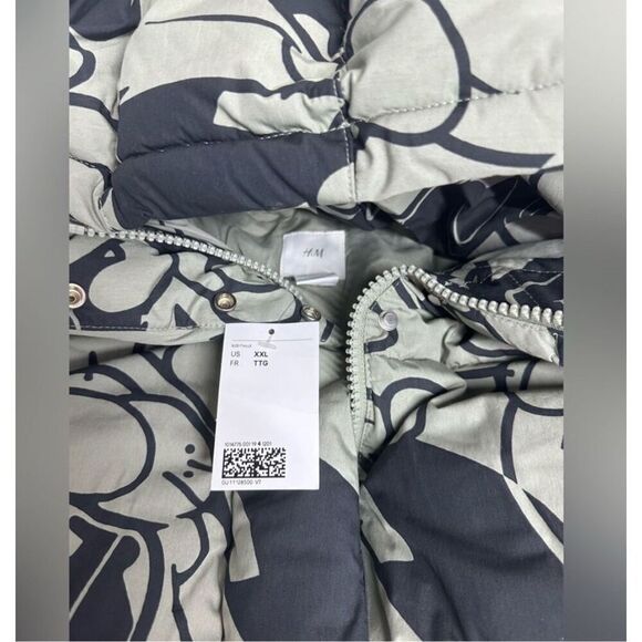 H&M x Warner Bros Ultra Oversized Puffer Coat Looney Tunes Sylvester Size XXL - Picture 7 of 15